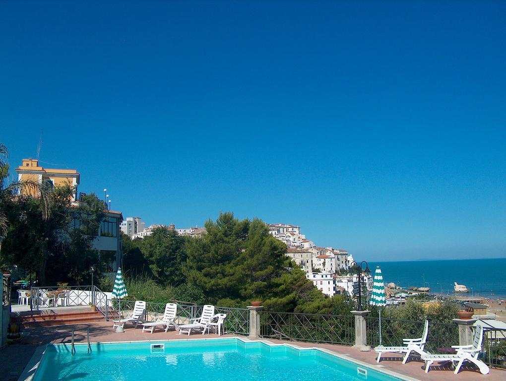 Hotel Piccolo Paradiso Di Роди Гарганико Екстериор снимка