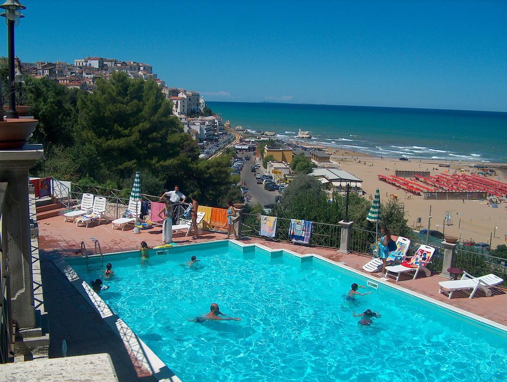 Hotel Piccolo Paradiso Di Роди Гарганико Екстериор снимка