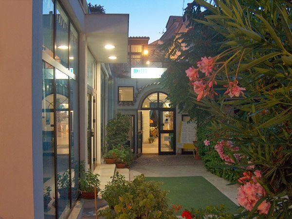 Hotel Piccolo Paradiso Di Роди Гарганико Екстериор снимка