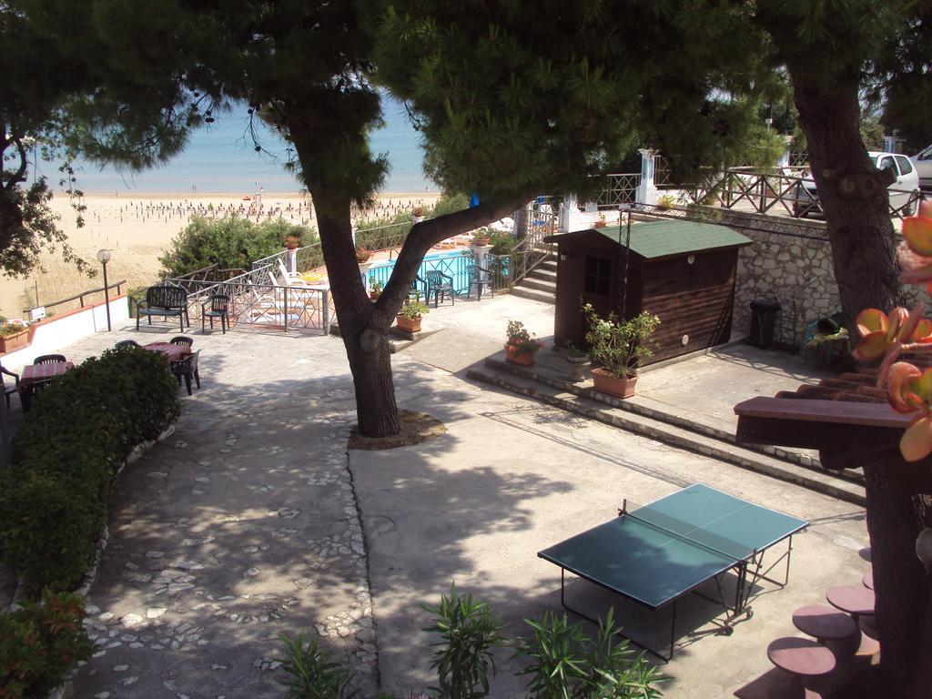 Hotel Piccolo Paradiso Di Роди Гарганико Екстериор снимка