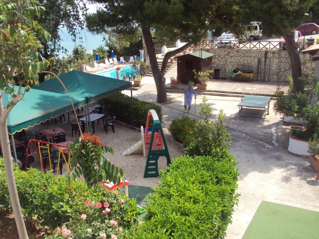 Hotel Piccolo Paradiso Di Роди Гарганико Екстериор снимка