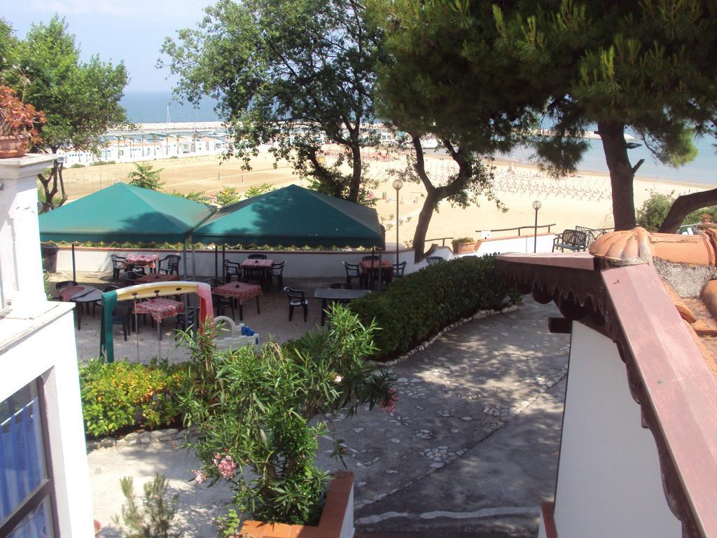 Hotel Piccolo Paradiso Di Роди Гарганико Екстериор снимка