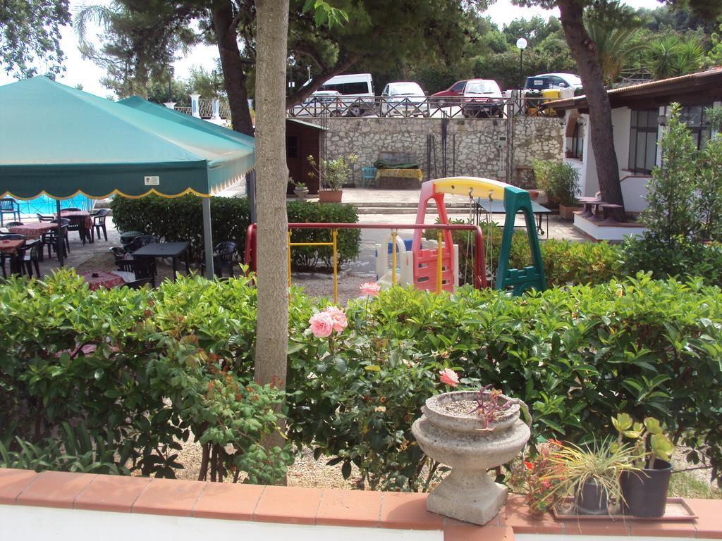 Hotel Piccolo Paradiso Di Роди Гарганико Екстериор снимка