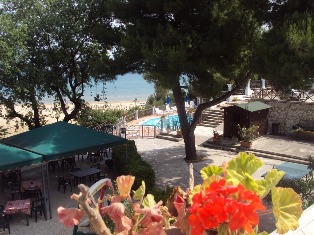 Hotel Piccolo Paradiso Di Роди Гарганико Екстериор снимка