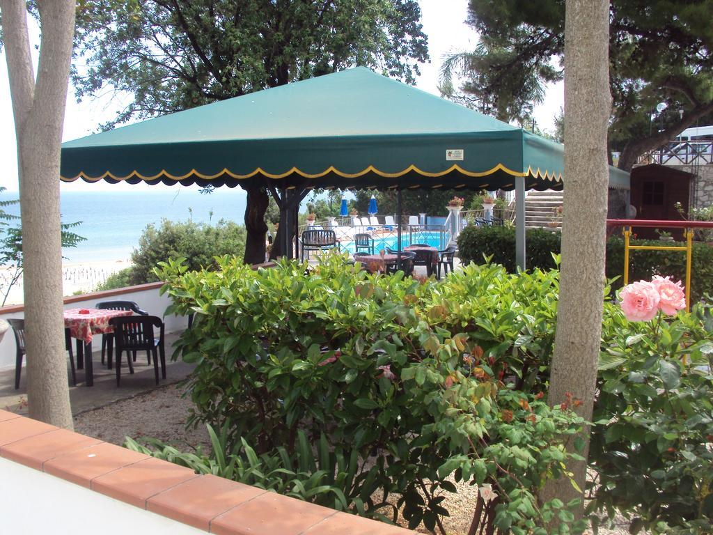 Hotel Piccolo Paradiso Di Роди Гарганико Екстериор снимка
