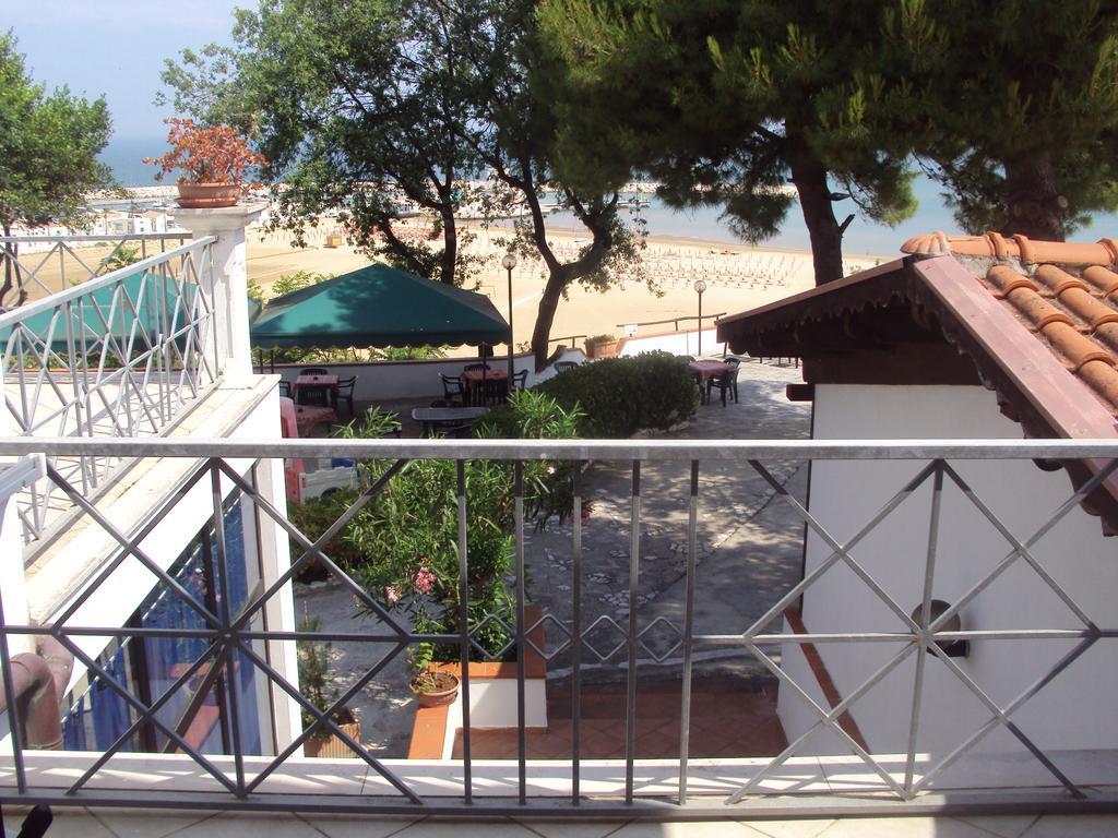 Hotel Piccolo Paradiso Di Роди Гарганико Екстериор снимка