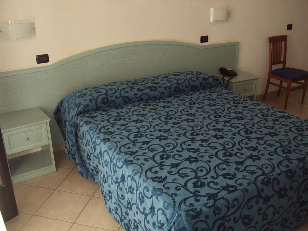 Hotel Piccolo Paradiso Di Роди Гарганико Екстериор снимка