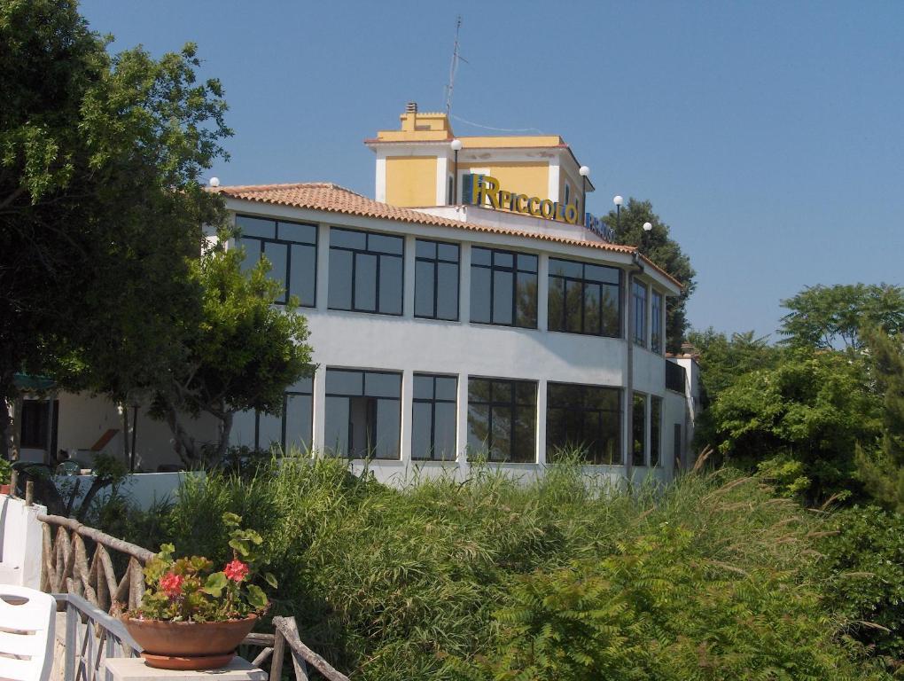 Hotel Piccolo Paradiso Di Роди Гарганико Екстериор снимка