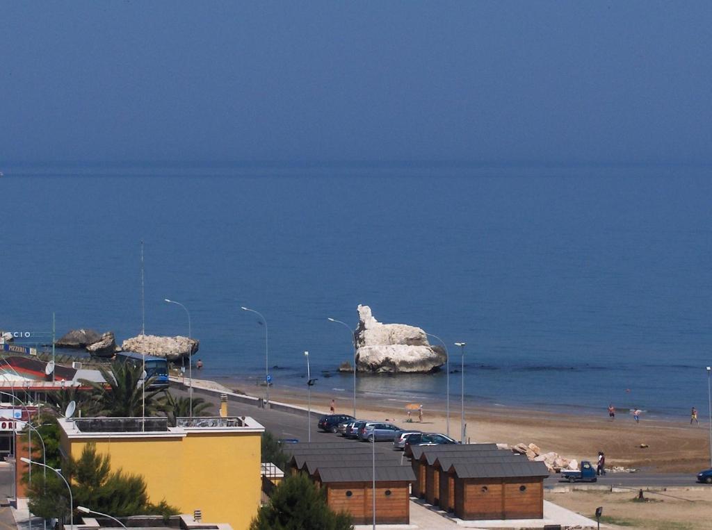 Hotel Piccolo Paradiso Di Роди Гарганико Екстериор снимка