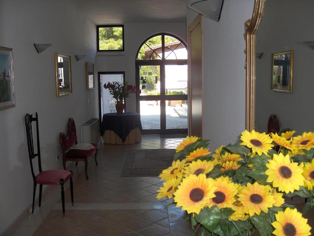 Hotel Piccolo Paradiso Di Роди Гарганико Екстериор снимка