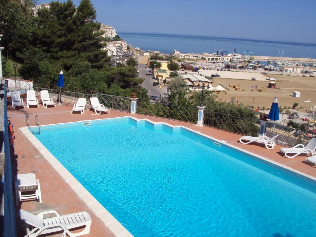 Hotel Piccolo Paradiso Di Роди Гарганико Екстериор снимка