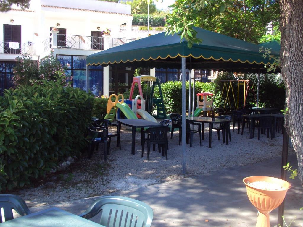 Hotel Piccolo Paradiso Di Роди Гарганико Екстериор снимка